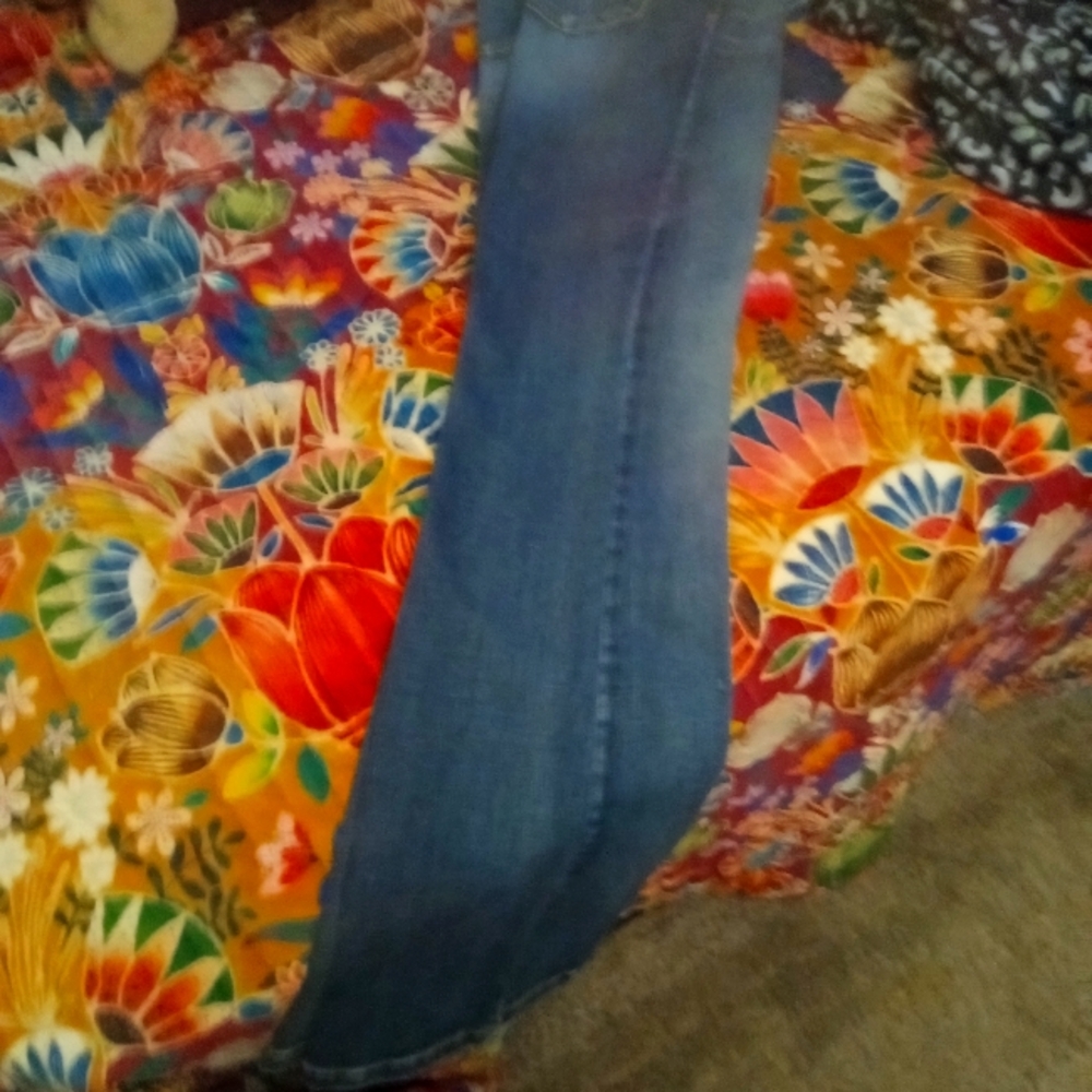 NWT STYLE AND COMPANY BOOT CUT MID RISE JEANS SIZE 4 OR 27 IF YOU USE MEASUREMEN